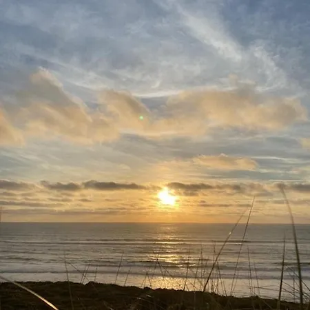 Appartamento Sunset House With Seaview & Terrace By Vacationy *