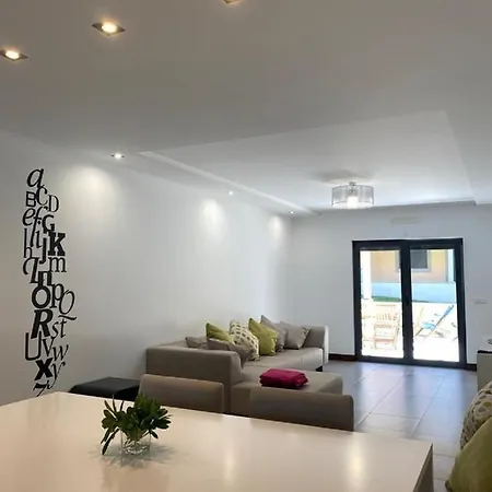 Apartamento Sunset House With Seaview & Terrace By Vacationy *